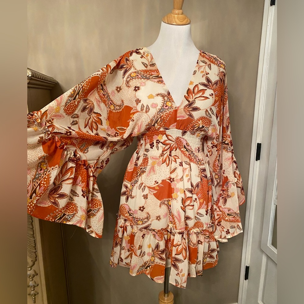 NEW WOT VICI COLLECTION bell sleeve mini flowy dress, floral paisley print